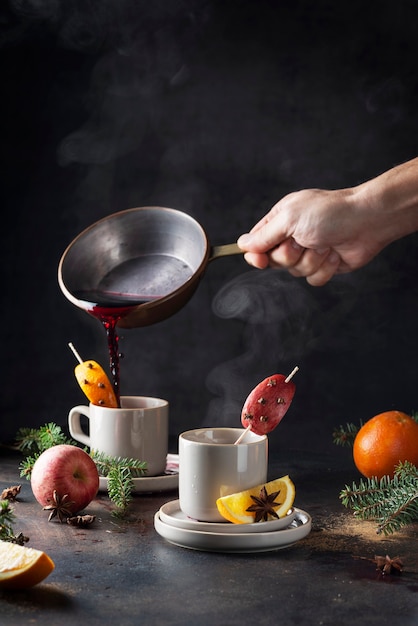 Manos en proceso de cocción